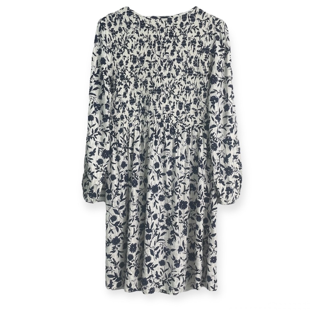 Old Navy Smocked V- Neck Floral Print Feminine Boho Dress Size Medium - Picture 4 of 11